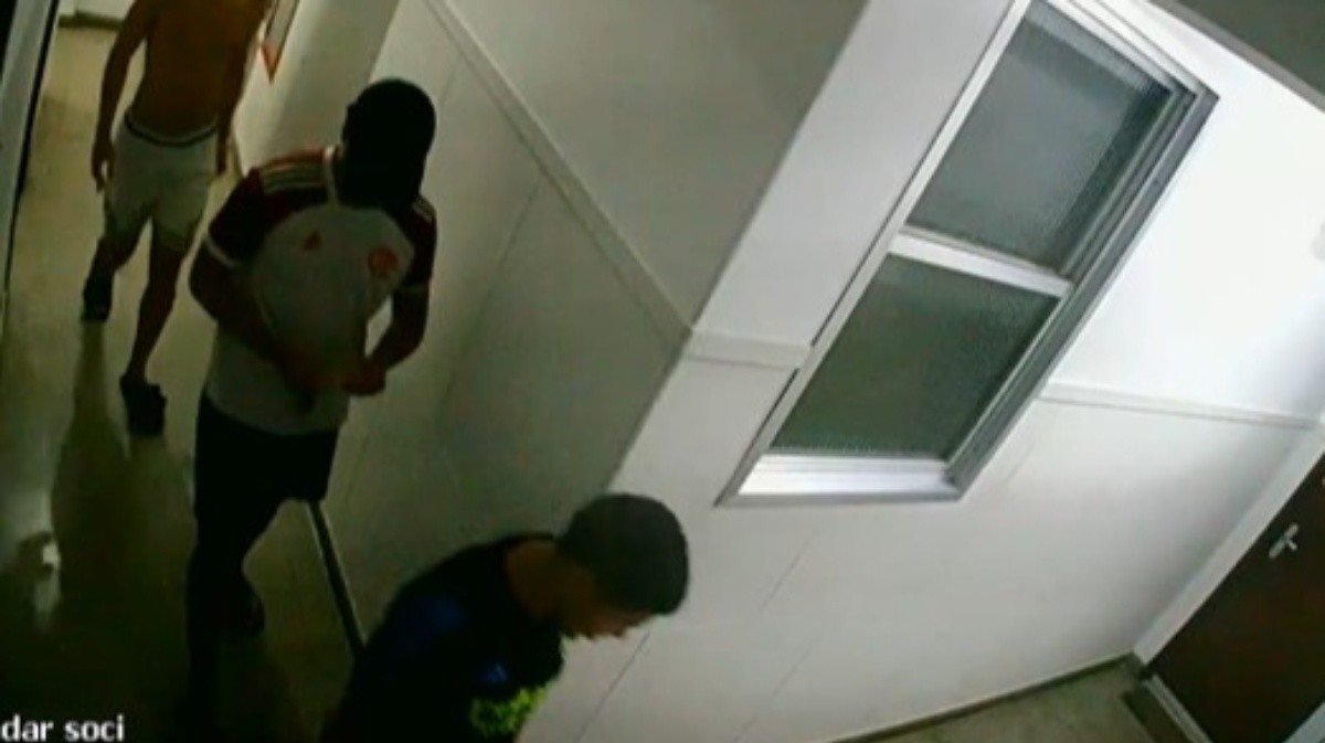 Searching for 'Estupro Coletivo Adolescente': Unexpected Results